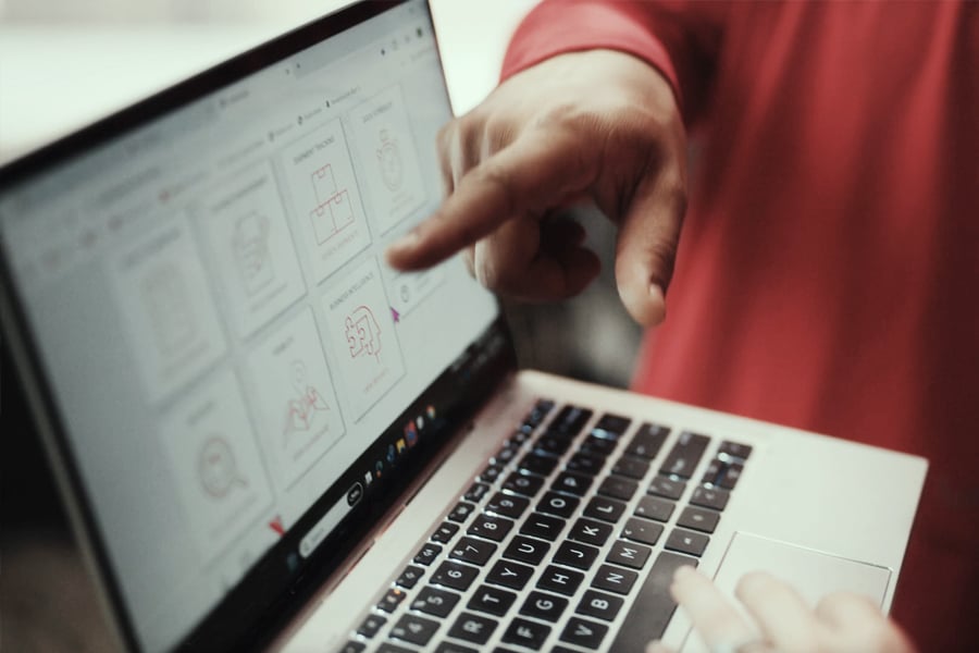 A customer utilizing Rydershare technology on his laptop