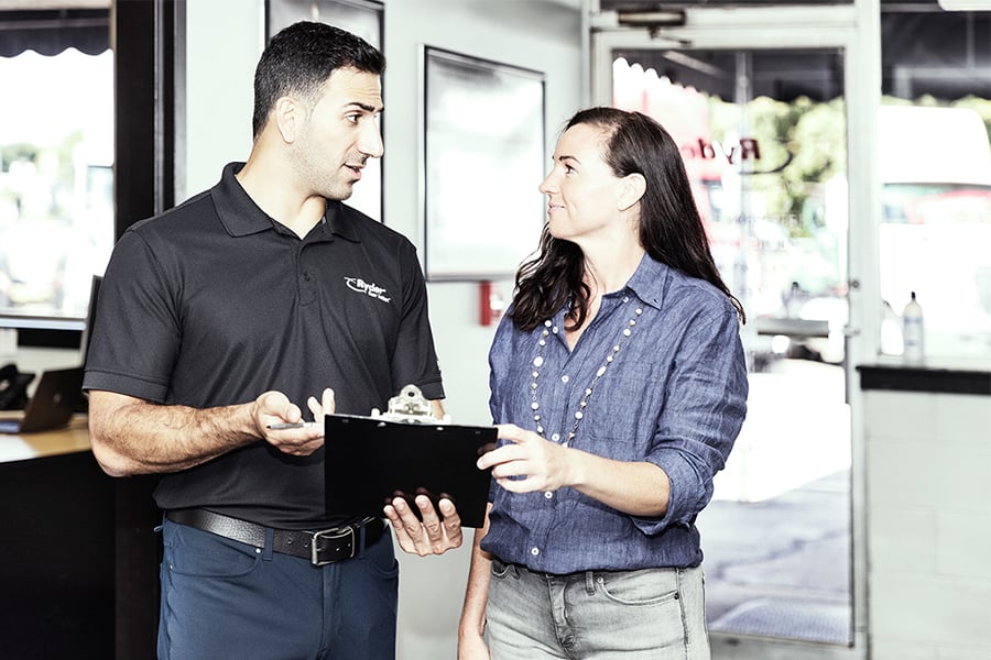 Customer managing risk with fleet risk services