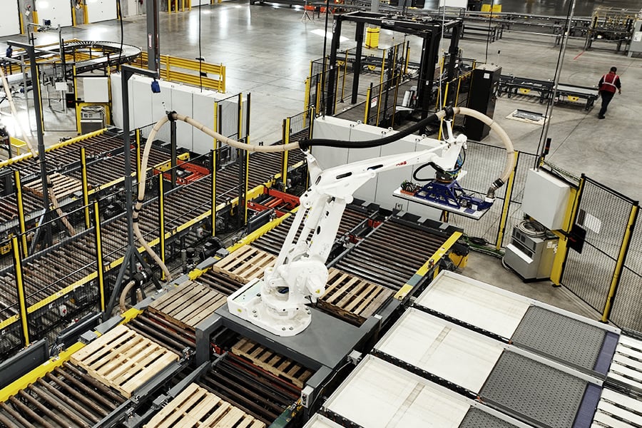Robotic automation system moving goods in a Ryder warehouse Robotic automation system moving goods in a Ryder warehouse