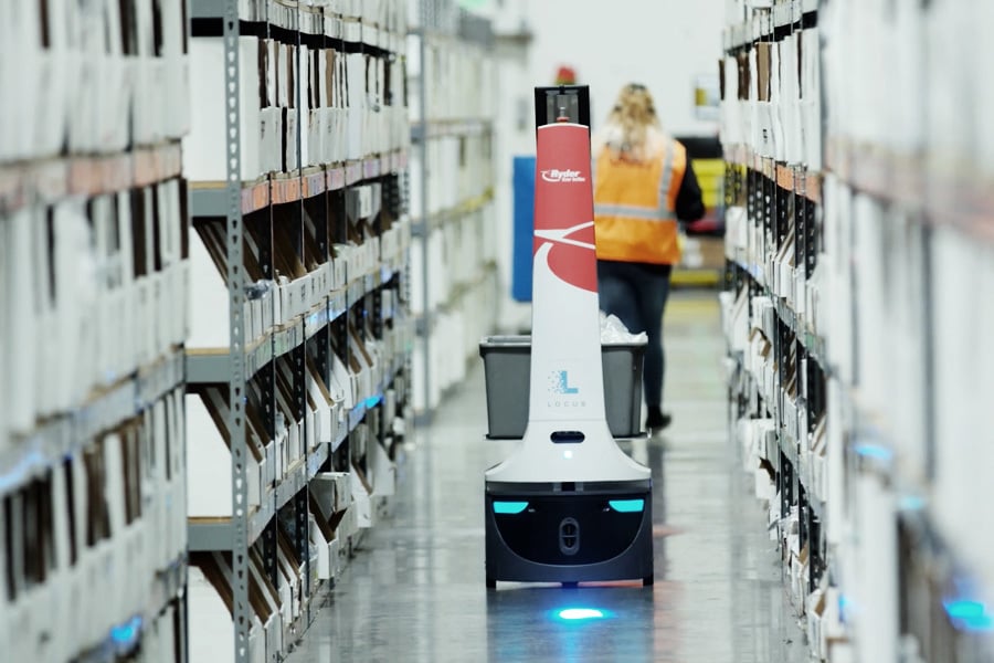 Ryder warehouse automation systems operating in a live fulfillment center Ryder warehouse automation systems operating in a live fulfillment center