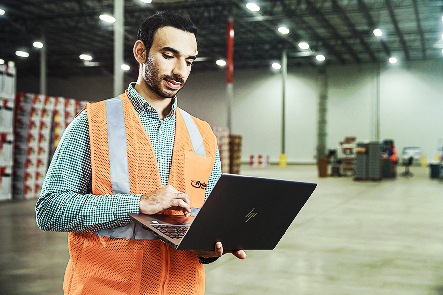 Ryder warehouse employee utilizing Rydershare