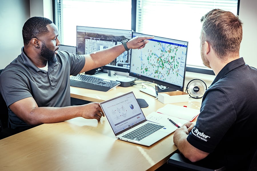 Ryder employees planning and optimizing loads